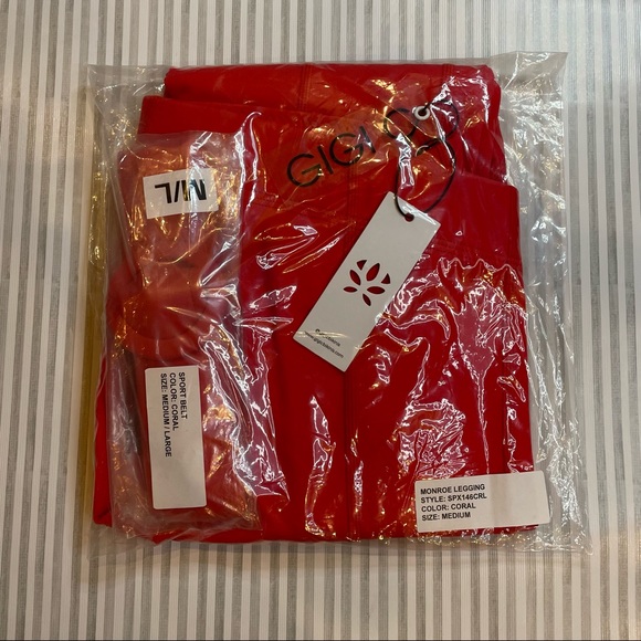 NWT! GIGI Monroe Leggins Sz. M - Picture 5 of 5